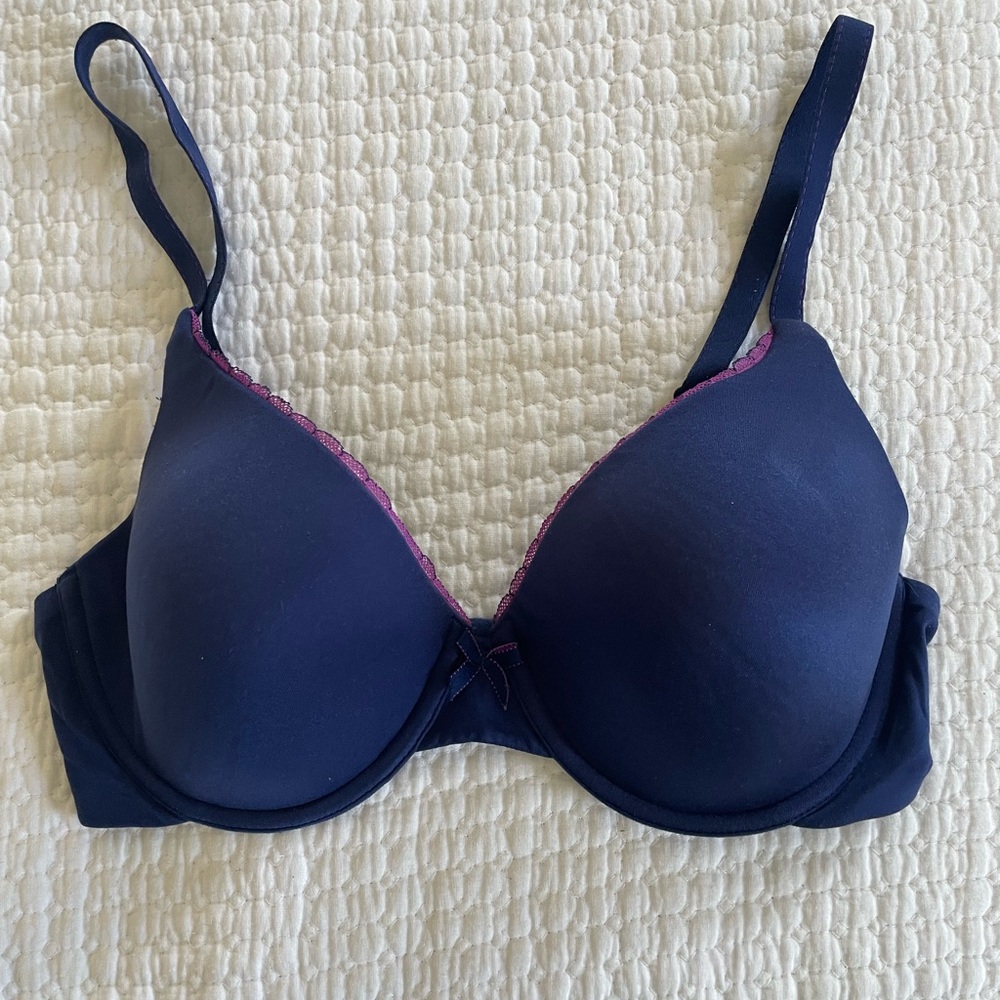 Sweet Nothings by Maidenform Navy Blue Bra with Fuchsia Lace Details. Size 36D.